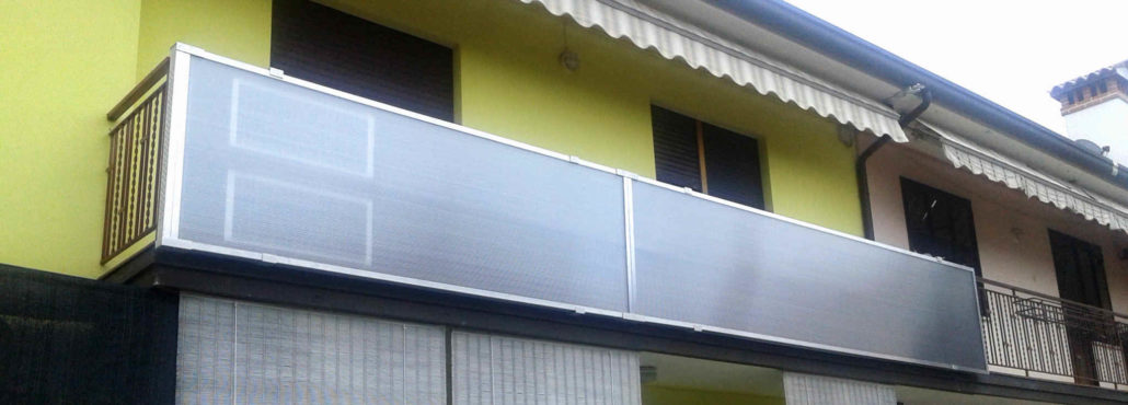 pannello solare aria su balcone